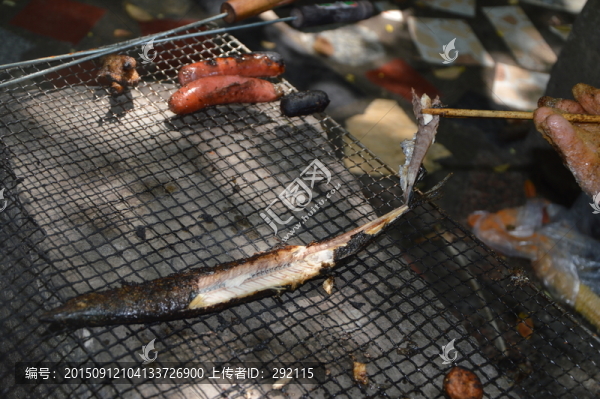 野外烤魚