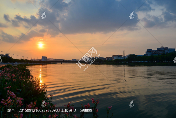 河岸日落