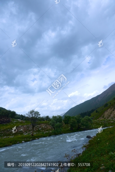 山泉溪流