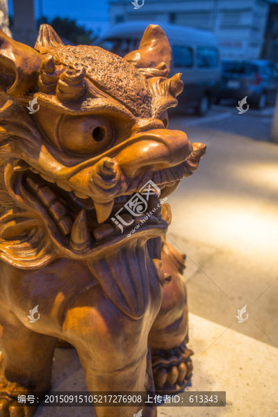 門(mén)口的風(fēng)獅爺
