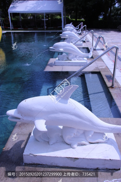 漂亮游泳池