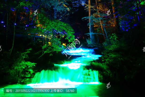 森林山溪燈光夜景