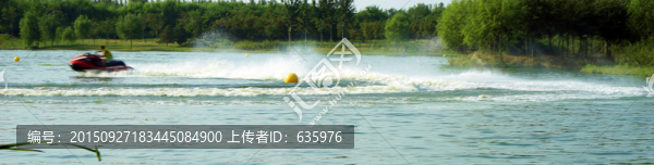 湖景游船