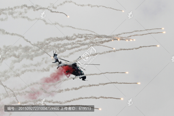 武裝直升機飛機表演