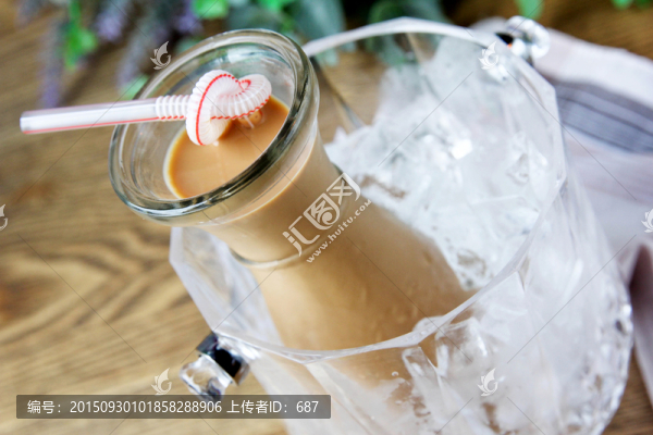 冰鎮(zhèn)奶茶