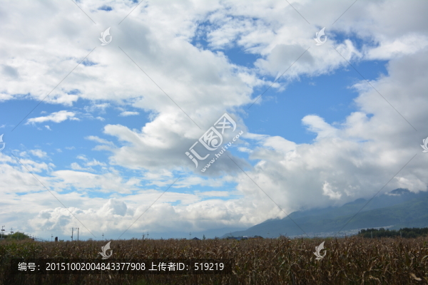 藍(lán)天白云,遠(yuǎn)山,田野,積云