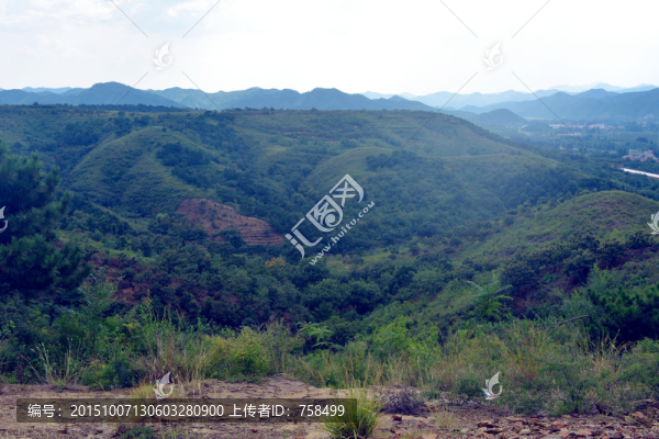 陰雨天的山區(qū)