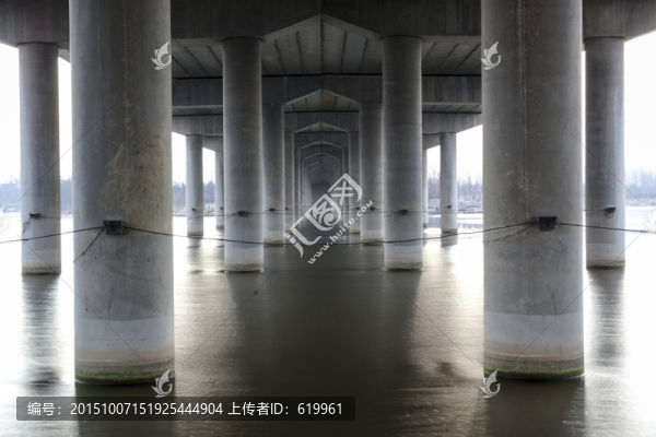 橋底