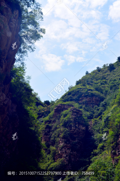 群山連綿