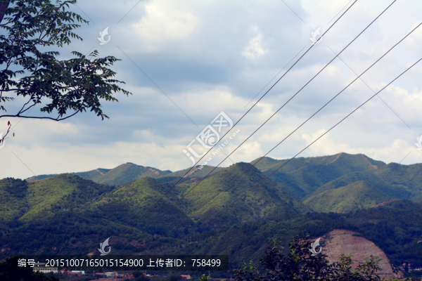 群山連綿