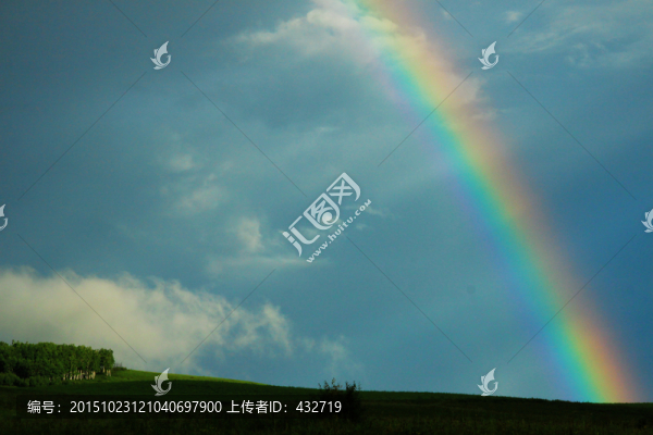 雨后天空中的彩虹