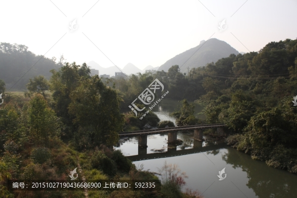 小河