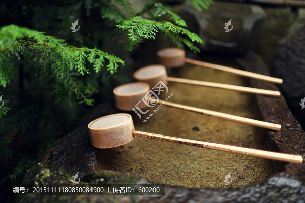 京都神社洗手池舀水勺子