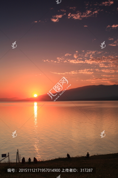 賽里木湖晨光