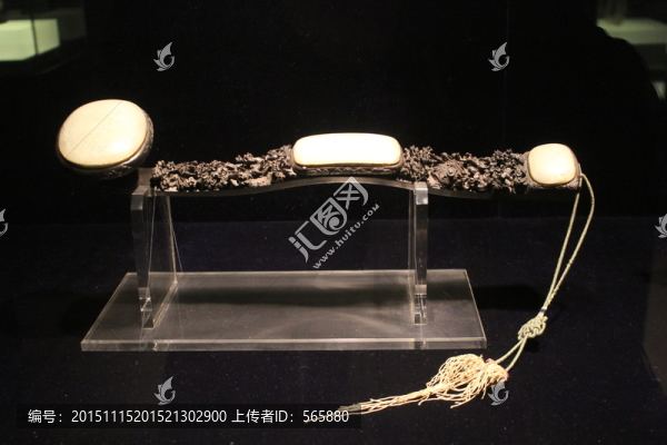 玉紫檀雕松鹿三鑲?cè)缫? title=