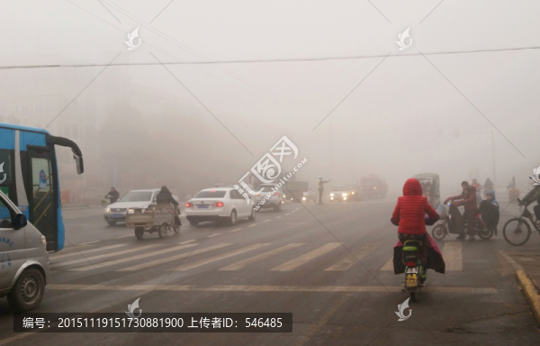 霧霾路口