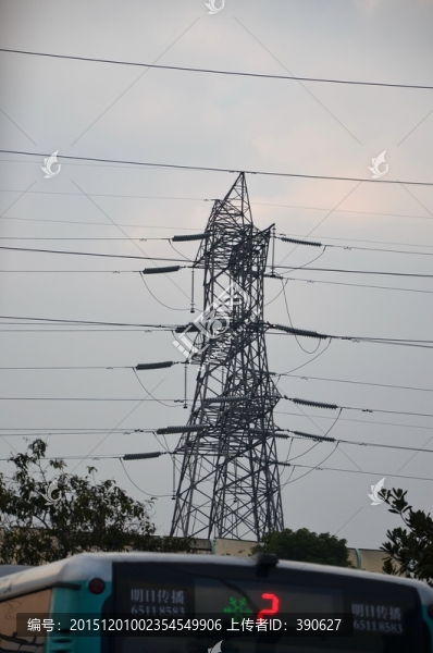 城市電力輸送塔