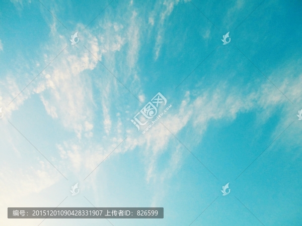 飛矢般的白云,天空背景