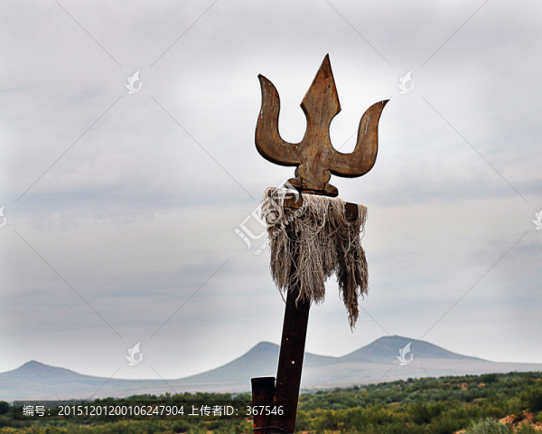 遠(yuǎn)山草地