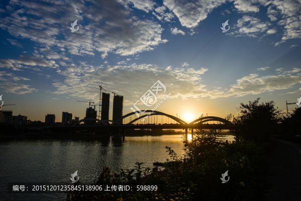 城市日出