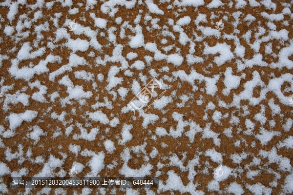 沙地融雪圖案