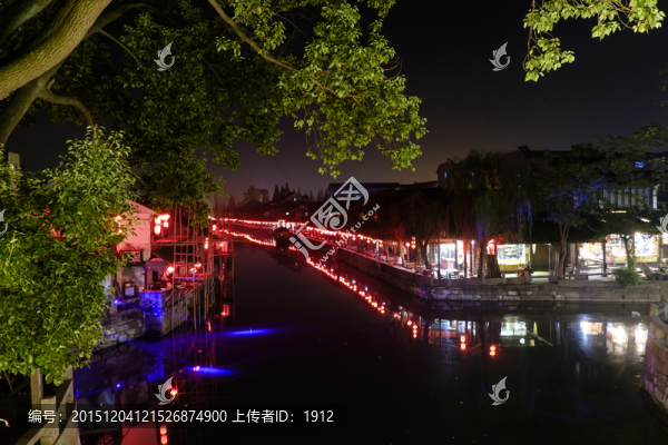 古鎮(zhèn)夜色