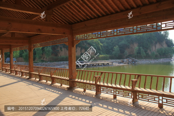 木質(zhì)長廊橋