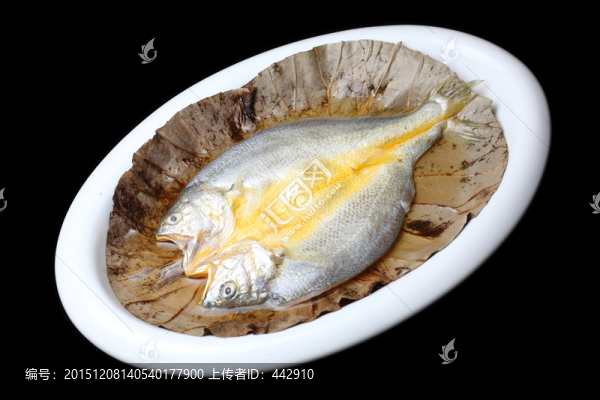 荷葉蒸小黃魚
