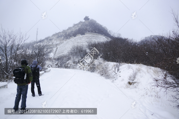 雪中仰天山