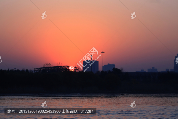 城市的日出