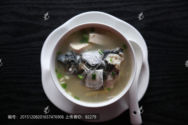 魚(yú)頭豆腐湯