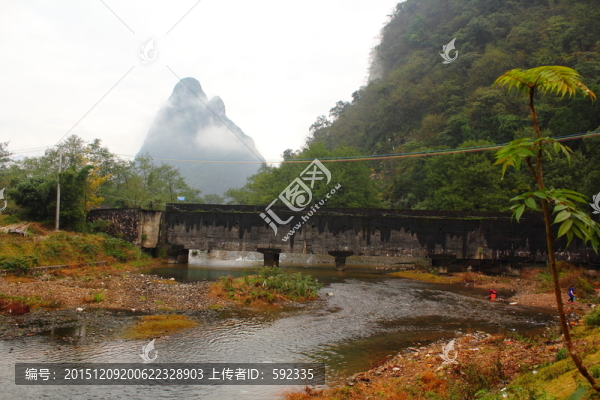 小河