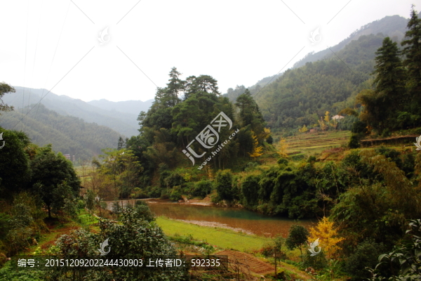 山區(qū)秋色