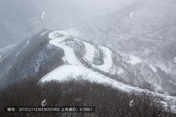 仰天山九龍盤雪韻
