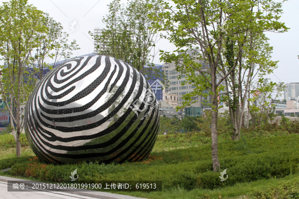球形雕塑