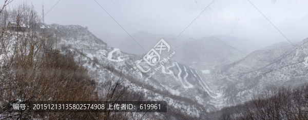 仰天山雪景