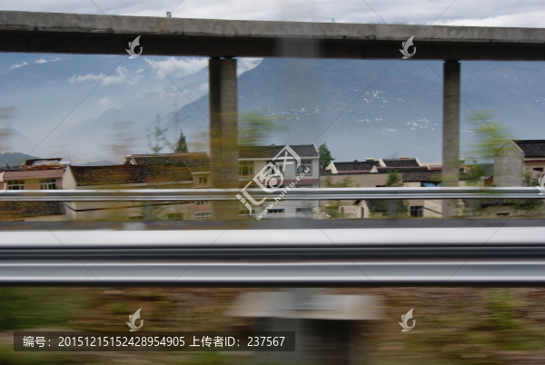 車(chē)窗外