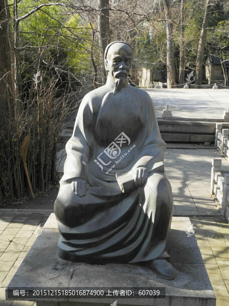 青島嶗山太清宮蒲松齡塑像