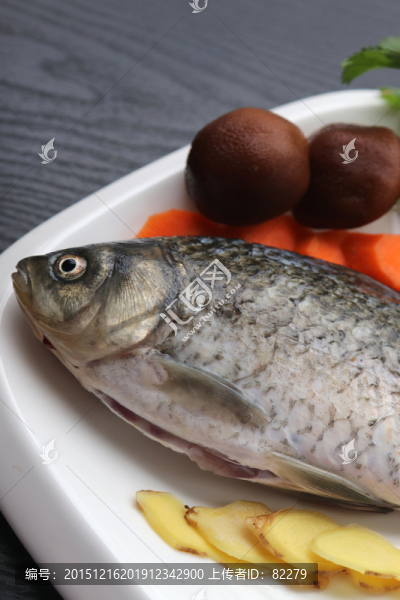 新鮮鯽魚