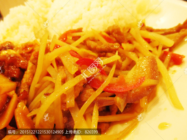 雙拼飯中的甜椒土豆肉絲實拍