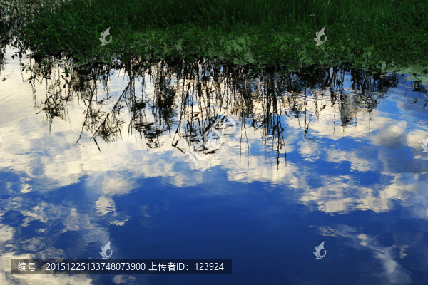 湖面倒影