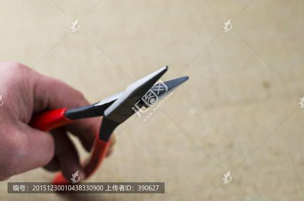尖嘴鉗