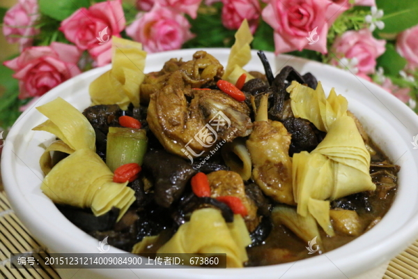 蜜環(huán)菌燉土雞