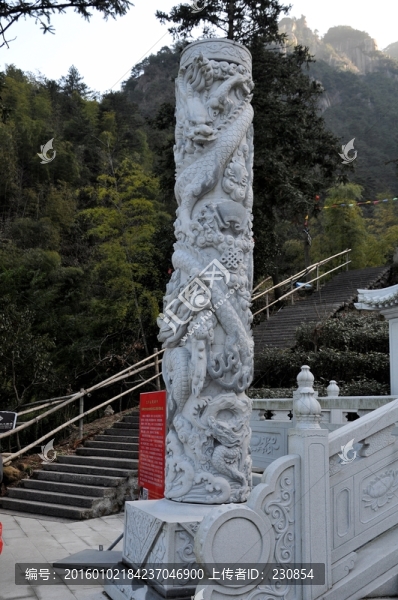 石雕龍柱