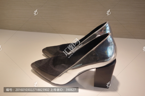 皮鞋店櫥窗