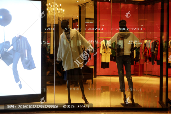服裝專賣店櫥窗
