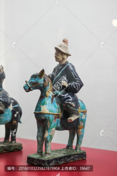 瓷騎馬俑