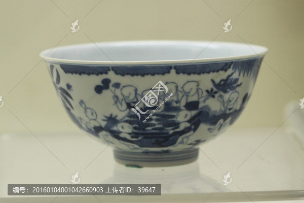 嘉慶款青花嬰戲圖碗