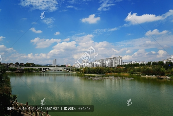 藍(lán)天白云碧水