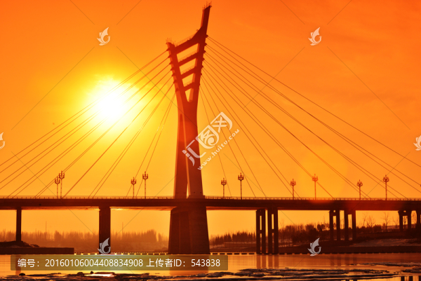 太陽和伊寧大橋